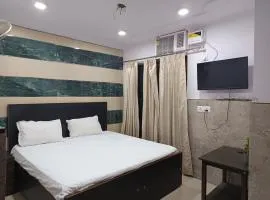 Ajeet Home Stay--300 Meters Nizamuddin Railway Station Gate No 4