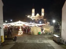 Ferienwohnung KIostermühle Irsee - Parkplätze, Spielplatz, Biergarten, Badesee, E-Auto Ladepunkt