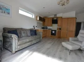 Beautiful Lodge in Newmarket with parking