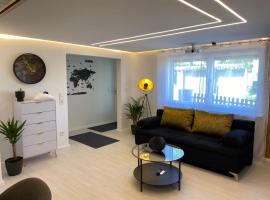 Design-Apartment mit Whirlpool & Kino，位于Grub am Forst的带热水浴缸的酒店