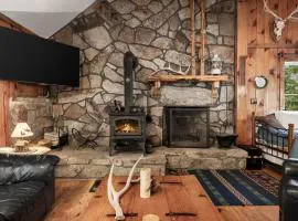 River Access Loft Deck WiFI & Pet Friendly