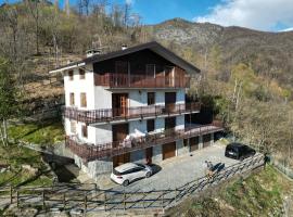 Gold Cave casa vacanze relax nel bosco appartamenti, hotelli kohteessa Pessinetto