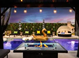 Designer Home with Hot Tub BBQ & Hill Views