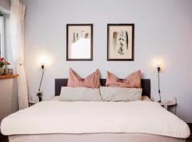 Pension Adele - Ruhig, direkt am Elberadweg & Badesee mit Balkon