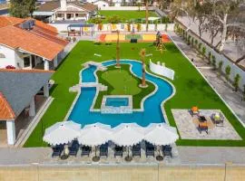 Lazy River Luxe 6 BR Sleeps 16 Pickleball Hot Tub