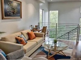 Hollywood Homes Free parking close to all things LA