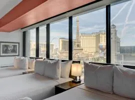Penthouse with Epic Strip Views - 2Bd & 2Ba - NO RESORT FEES!