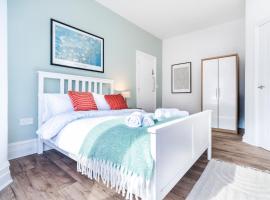 Number 28 - Stylish Town House - 5 bedrooms ALL en suite, pet-friendly hotel in Wallasey