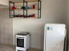 Kitnet com cozinha e ventilador, hotel v destinaci Paragominas
