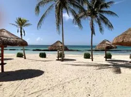 Magnificent Penthouse Jacuzzi, Beach Access & Wifi