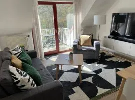Ferienwohnung-Nils-Holgerson-mit-Balkon-zwischen-Strand-Wald-Wiese-im-Suedosten-der-Insel-Ruegen