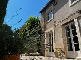 Charming Cottage in Chateau les Roches gardens