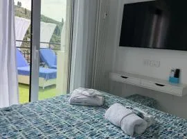 Appartamento Rapallo Sky Garden Maria Jose Liguria - Attico vista mare - Terraces - 2 bagni- 2 Camera da Letto - Box, Wi-fi, Idromassaggio Free inteiro Attico per Voi, con Ascensore