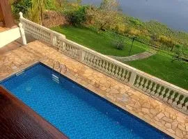 Belíssima casa no lago próxima ao Thermas Water Park