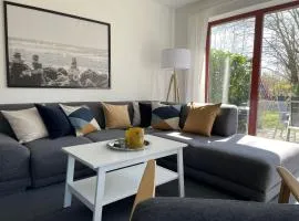 Ferienwohnung-Peter-Pan-mit-Sonnenterrasse-Garten-zwischen-Strand-Wald-Wiese-auf-Ruegen