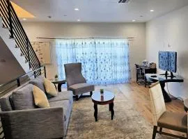 Hollywood Homes Free parking close to all things LA