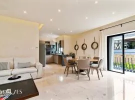 Prime 5th Ave Stay - 4BR with King Beds & City Views
