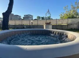 JACUZZl 13 posti letto Wifi AC Parking Beach