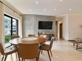 Prime 5th Ave Stay - 2BR with King Beds & City Views