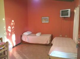 Bungalows Génesis ideal para las familias a 12 cuadras del parque termal، فندق في فيديراسيون