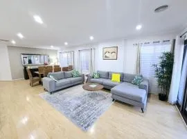 Spacious and stylish house, upto 15 guests, close to Metro, fully AC