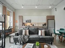 Stunning Downtown Apartment with Pool, Laundry, Parking