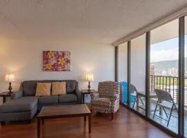 Mountain Views a block from Waikiki Beach 2113T2