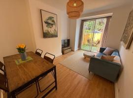 Lovely 4 BR House in Southfields near Wimbledon, ξενοδοχείο στο Λονδίνο