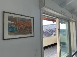 Attico con terrazzo vista città