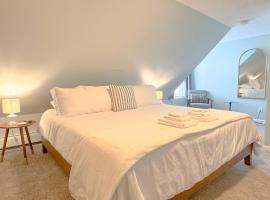 New - Mins to Concord/ Nashua - Walk to Downtown -, hotel en Manchester