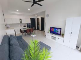Infinity Pool, Urban Suites, Georgetown, 2 Car Parks by Star Home, hotel a George Town