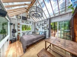 Stabbin Cabin #2 on Grant Island - Hot Tub, Boat, Pet Friendly