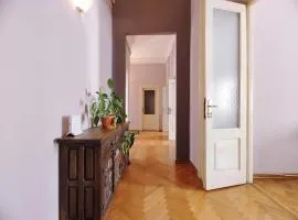 B7 Hostal