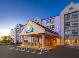 Days Inn & Suites by Wyndham Kansas City South