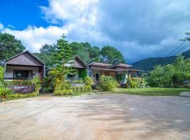 ฟินอินดอย, chata v destinaci Chom Thong