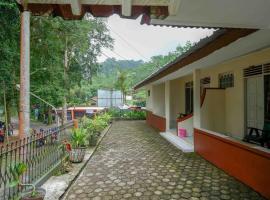 RedDoorz near Lokawisata Baturaden 2, hotel v destinaci Tenjo