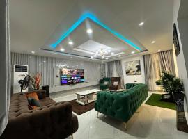 White House 3 Bedroom Apartment - Abeokuta, hotell sihtkohas Abeokuta
