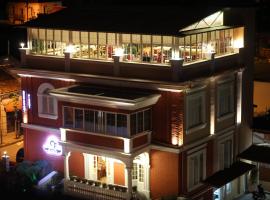 Hotel Boutique Restaurant Gloria, hotel cerca de Tanners' Bridge, Tirana