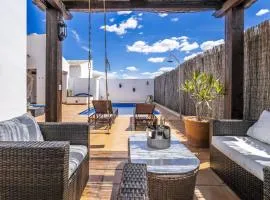 Villa with sunny private pool in golf resort - child friendly!