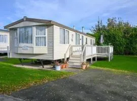 Charming Caravan To Hire At Breydon Water Holiday Park In Norfolk Ref 10003Tc