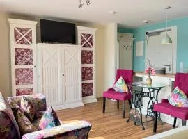 6-401, Extravagante Strandwohnung, Art Nouveau meets französischen Landhausstil! 1Zimmer