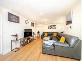 37 - 3BR Quincy - Cozy Townhouse near Adams Park