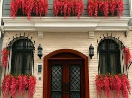 THE MUA LUXURY HOMEs