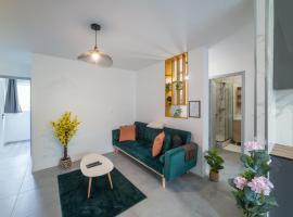 Spacieux Appartement 4 Chambres, hotel in Hérouville-Saint-Clair