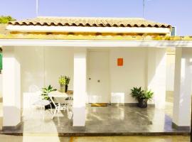 Casa Robles, casa con piscina y barbacoa, hotel in La Cañada