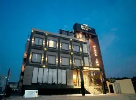 Hotel Midas Inn
