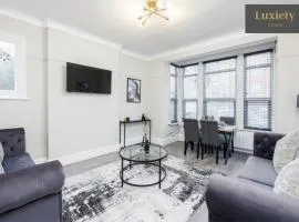 Modern & Stylish 2BR - CITY CENTRE Nr High Street & C2C by Luxiety Stays