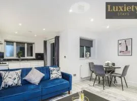 Modern & Elegant 1BR City Centre - Near High St & Southend Beach by Luxiety Stays