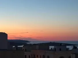 Cosy 2 Bedroom Penthouse with Terraces & seaview
