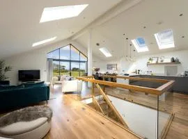 Eden Rest - Stunning New 5 Bed home with Sea Views